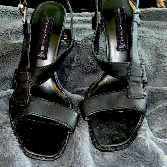 Black Steve Madden heels size 6.5M like new condition. Excellent condition - Picture 10 of 11